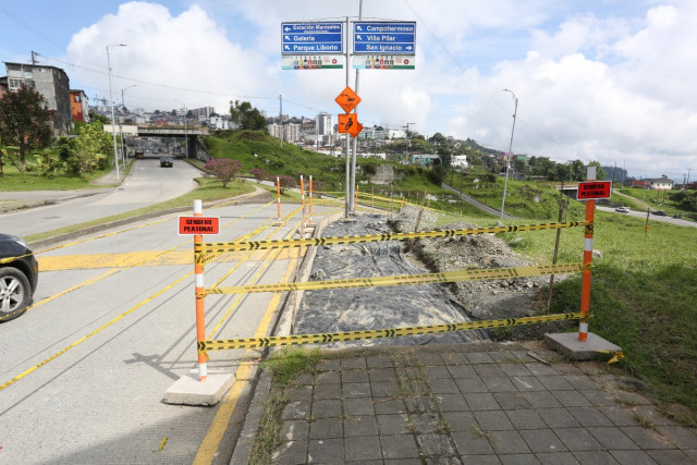 Video: tres obras ven la luz en Manizales, construcciones simultáneas del andén a la vía | Al Frente de Obra El barrio San José tiene un sendero peatonal en la vía mientras se ejecutan las obras.