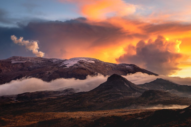 Primer puesto en la categoría Bellezas naturales de Caldas. Amanecer frente a Cumanday, por Sergio Andrés Díaz Cortés, de Bogotá.
