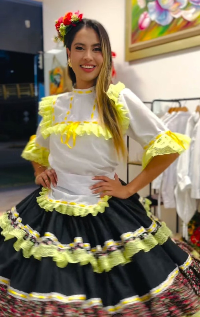 Foto | Cortesía Kada Trajes Típicos | LA PATRIA Geraldine lleva cinco años como modelo.