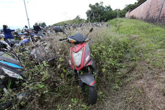 carros en los patios de manizales