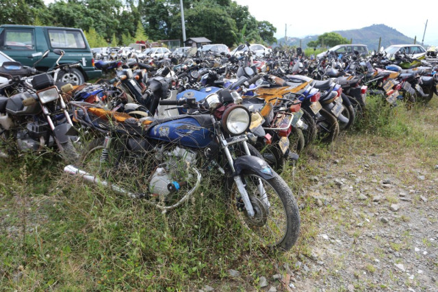 carros en los patios de manizales