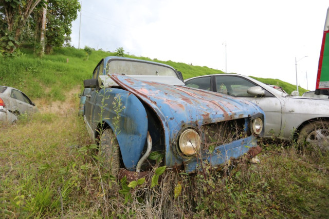 carros en los patios de manizales