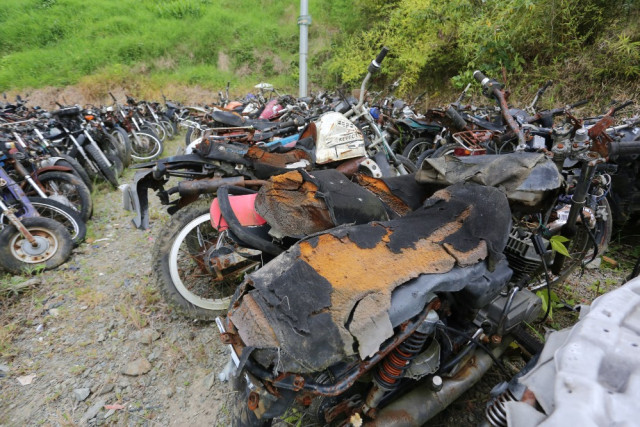 carros en los patios de manizales
