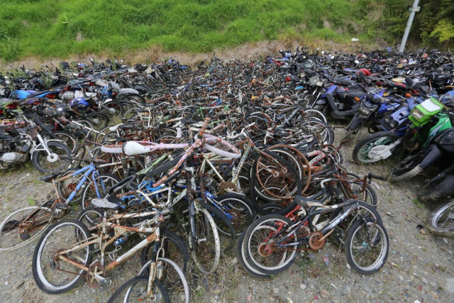 carros en los patios de manizales