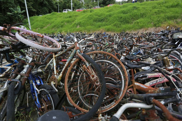 carros en los patios de manizales