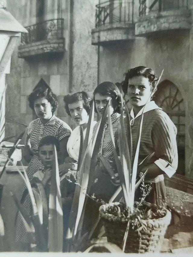 La hermana Ana María fue la segunda hija de la familia Echeverri Jaramillo. Sus seis hermanos fueron Gilberto, Hernando, Clementina, Helena y Yolanda.