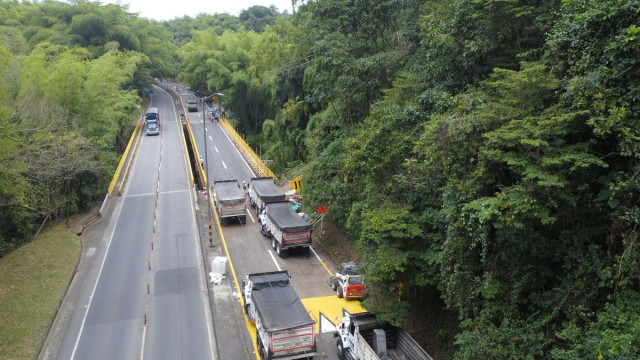 Desde el 2023 se habilitó un carril temporal en el sentido Manizales-Pereira, mientras se desarrollan las labores en el puente El Rosario.