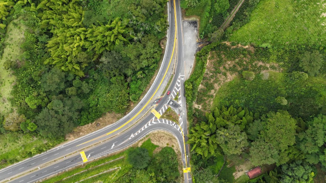 Video: en la vía Manizales - Pereira estrenan cruce seguro después de dos años de solicitudes y protestas El nuevo retorno se ubica en el PR26+150, sobre la variante Troncal de Occidente.