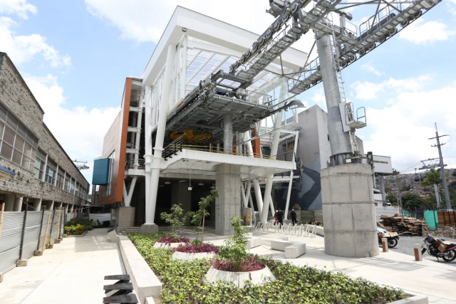 Video en las alturas: ponen a prueba la nueva línea del cable aéreo en Manizales, la obra tendría una adición Estación Los Cámbulos: 97% de avance de obra. Es la estación motriz del sistema. Sería el punto de convergencia entre las líneas 1 y 2 del cable aéreo. Es la más avanzada de las cuatro.