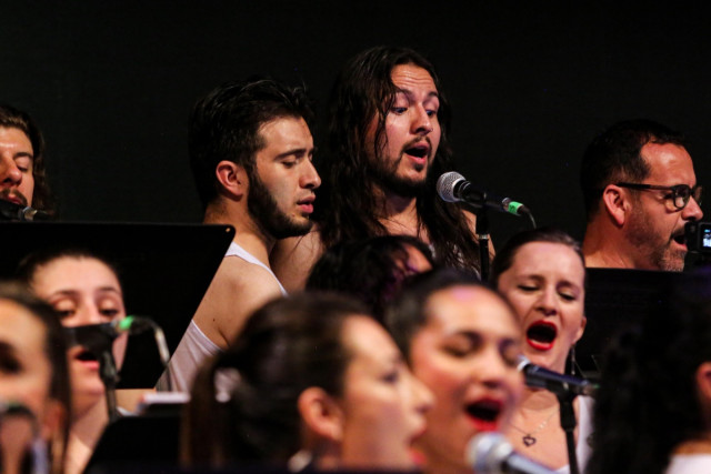 Según el productor de 'Ópera Queen', en Manizales rompieron su récord anterior de 45 voces en el escenario.