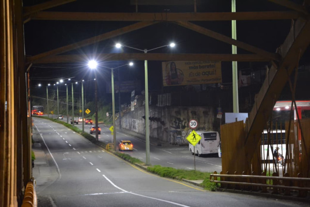 En 20 días o un mes, según la Gobernación de Caldas, se encenderían las luces multicolor en las bases de los postes.