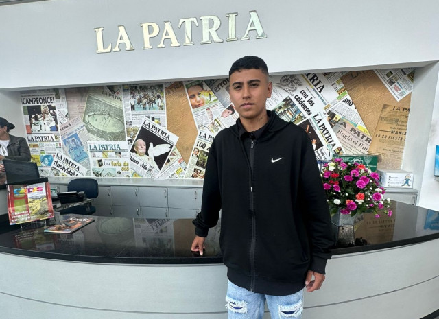 Juan Esteban Ayala Lara, de 19 años, es un joven manizaleño apasionado por el mundo del transporte de carga pesada.