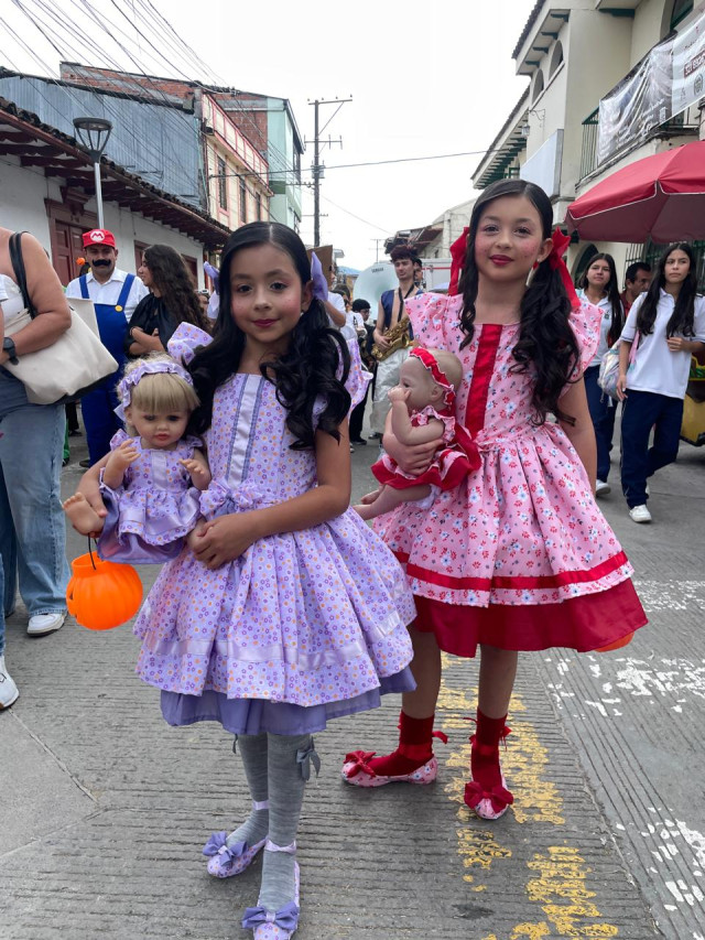 Las muñecas en el desfile