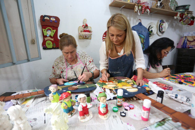 Desde hace 20 años Gloria Amparo Mariño asiste a clases con Claudia Yaneth, es una de sus primeras alumnas.