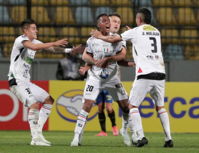 Alejandro García anotó un gol de tiro libre lejano ante Unión Española, en Viña del Mar (Chile). Alejandro García anotó un gol de tiro libre lejano ante Unión Española, en Viña del Mar (Chile).