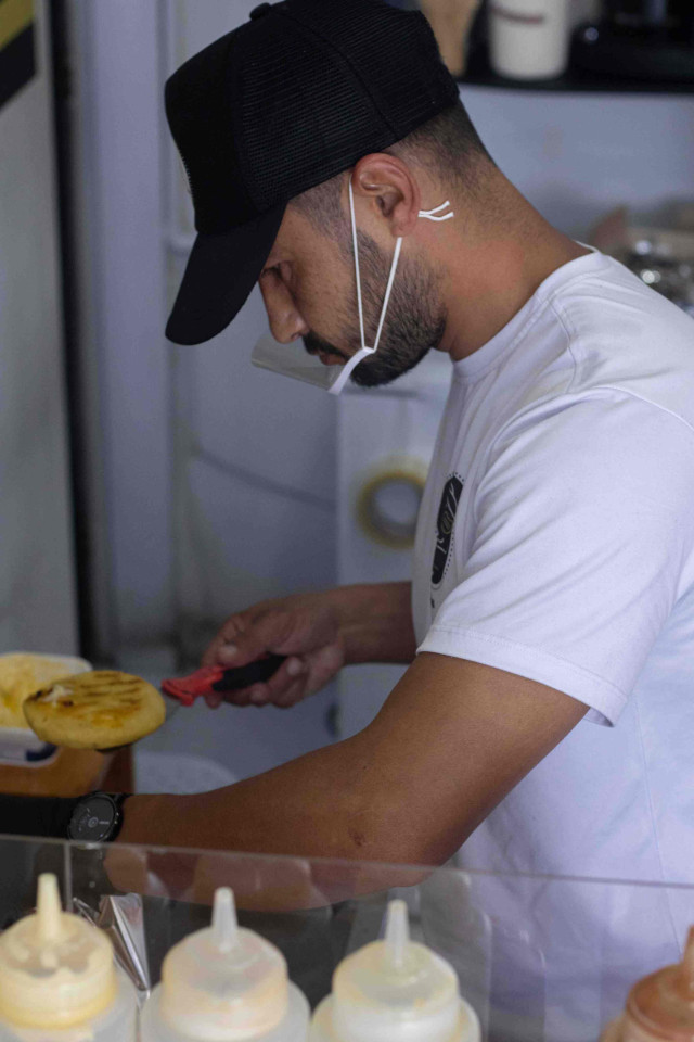 Al principio solo eran los dos hermanos, con una inversión inicial de $200 mil. Ahora Arepas de Mamá cuenta con 12 empleados en su nómina.