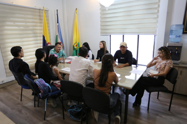 El alcalde también arrancó como ellos