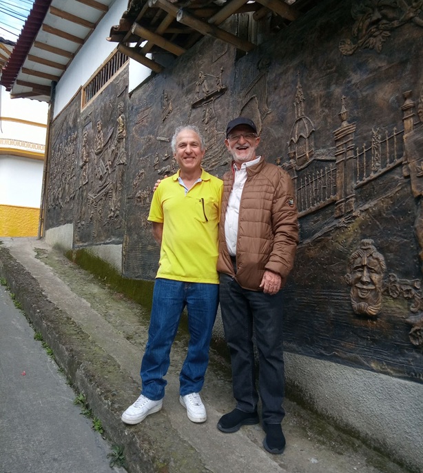 El gobernador celebró el arte caldense