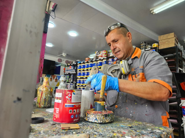 Gamacolor cuenta con tres empleados: un colorista y dos mensajeros