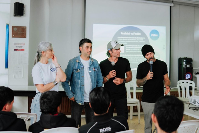 Primera gestora de Manizales, bien acompañada Fotos | Tomadas de Facebook | LA PATRIA Manizales. La Alcaldía, a través de sus redes sociales, subió fotos de la primera gestora de Manizales, Juliana Londoño, con algunos famosos de la farándula colombiana. Se trató de una jornada dentro de la campaña “Tú decides: una sexualidad responsable” que se realizó en las instituciones educativas La Asunción y Bosques del Norte para dialogar con los jóvenes sobre &quot;decisiones que transforman vidas, sobre sexualidad con 
