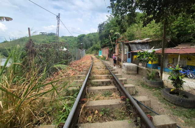 “Por acá no hubo daños grandes, aunque el agua sí llegó hasta la carrilera. Pero gracias a Dios no pasó a mayores”, recapitula Trejos.
