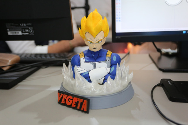 Todo se pinta manualmente. “Eso hace que cada pieza tenga magia y vida”, argumenta Ángel Felipe Quintero Corrales.