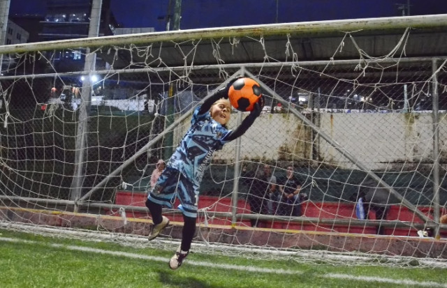 “Lo que más me gusta es salvar a mi equipo y ser la mejor. Los entrenamientos más duros son cuando me ponen a correr, y los más divertidos, los de media altura”, expresa María José Osorio Montoya.