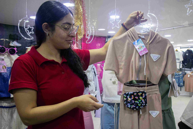 Los conjuntos para niños y niñas oversize se venden desde $75 mil.