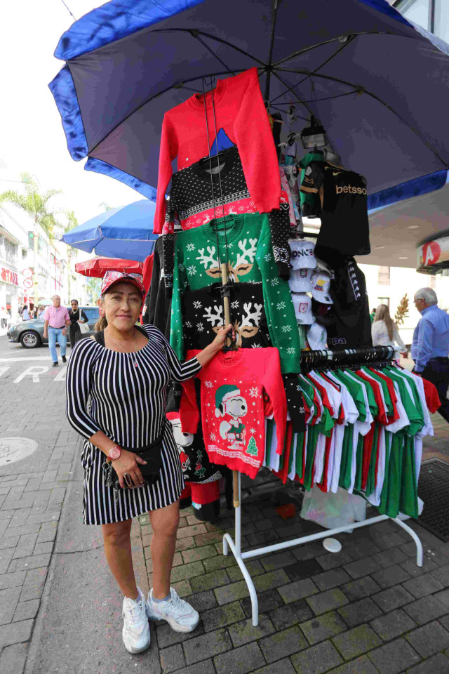 Lo que más vende Gloria Amparo Ibarra son camisetas de Once Caldas, pero cuando el equipo va bien.