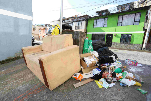 Tiran basuras en calles de Villamaría