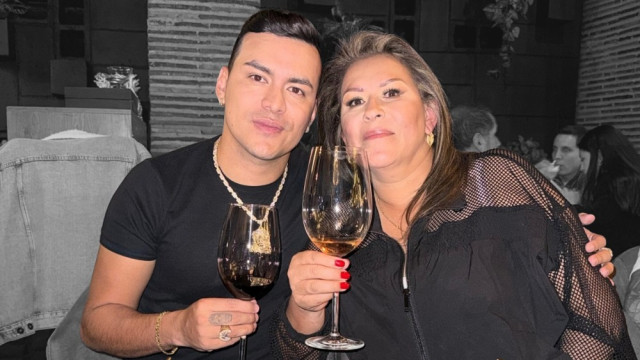 Doña Lucy Galeano con su hijo Yeison Jiménez.