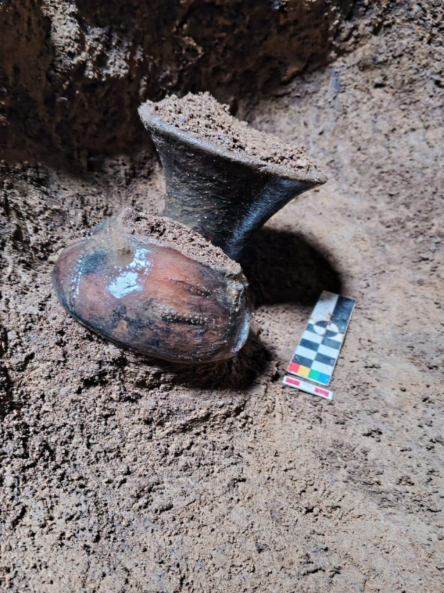 Vasijas y copas rituales utilizadas como ofrendas funerarias