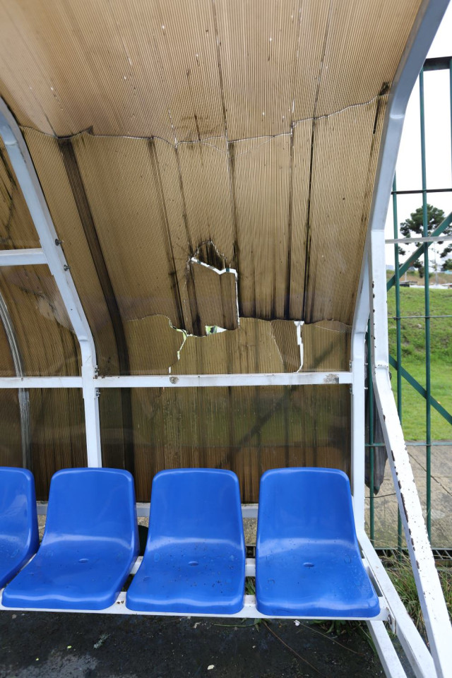 La cancha de la Baja Suiza se inunda, piden reparaciones