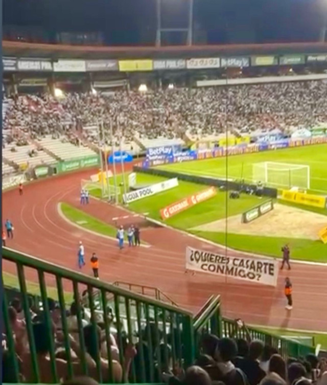 Pedida de matrimonio en pleno Once Caldas vs Pasto: el momento que hizo aplaudir a todo el Palogrande