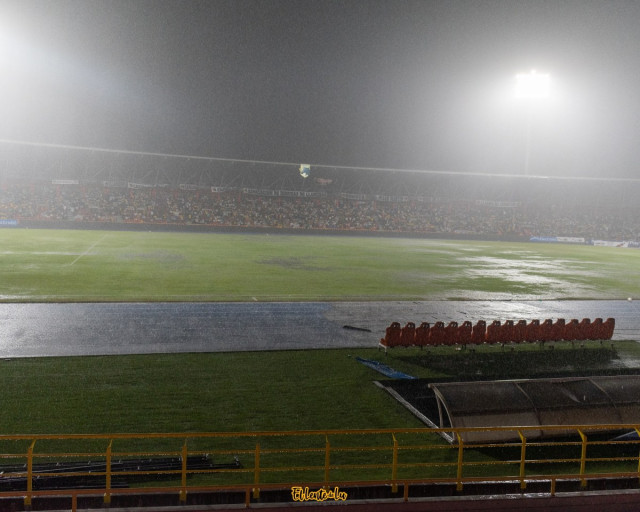 En vivo: Once Caldas gana parcialmente ante Llaneros, detienen el partido por tormenta eléctrica La tormenta eléctrica inundó el campo del estadio de Villavicencio.