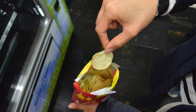 Publicidad y redes sociales aumentan consumo de ultraprocesados en niños colombianos