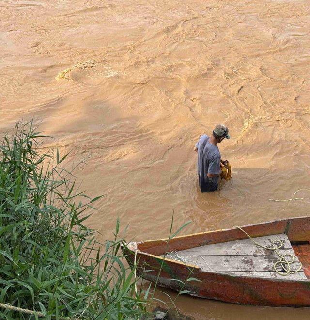 el río Cauca cambió de color a gris, alerta.