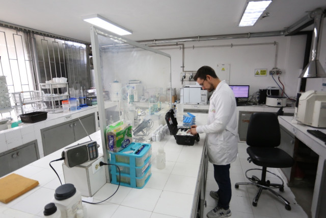 En Manizales funciona el único laboratorio de geoquímica en Colombia. La sede del Observatorio, ahora ubicada en Chipre, antes era en el piso 11 del Banco Cafetero (actual despacho de la Alcaldía).