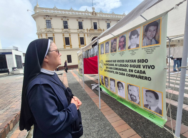 Así fue el homenaje a líderes sociales y docentes en el centro de Manizales