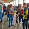 Foto | EFE | LAPATRIA    Fotografía cedida por Gustavo Guerrero de migrantes irregulares venezolanos se aglomeraron en busca de un boleto para regresar a Venezuela. El Aeropuerto Internacional de Tocumen y estamentos de seguridad realizan las tareas de coordinación para atender dignamente y preservar el orden ante la llegada masiva de migrantes.