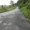 500 metros antes de la entrada a Termales Tierra Viva se encuentran estos cuatro huecos seguidos.