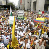 Miles de antioqueños llenaron ayer las calles de Medellín para manifestar su rechazo a las reformas sociales que impulsa el Gobierno del presidente, Gustavo Petro.