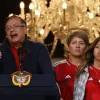 El presidente de Colombia, Gustavo Petro, el martes acompañado por la primera dama, Verónica Alcocer, y su hija Antonella.