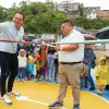 El alcalde de Manizales, Carlos Mario Marín, en la entrega del mejoramiento de la cancha de La Isla. 
