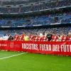 Previo al partido de La Liga entre el Rayo Vallecano y el Real Madrid, en el estadio Santiago Bernabéu de Madrid, se realizó un acto de apoyo a Vinícius Jr. con motivo de los casos de racismo ocurridos en el partido anterior ante el Valencia.