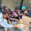 Foto | EFE | LA PATRIA  Inmigrantes de Venezuela, Colombia, Nicaragua, Ecuador, Senegal, Mauritania y Chad pernoctaban ayer frente al hotel Roosevelt de Nueva York (EE.UU.) reconvertido en albergue a la espera de ser ubicados en ese refugio.