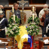 Foto | EFE | LA PATRIA  Soldados del Batallón Guardia Presidencial que cargaron el féretro cubierto con la bandera nacional, condecoraciones y palabras de políticos y familiares marcaron el tono solemne del homenaje en el Salón Elíptico, agrandado por la música de cámara interpretada en dos momentos por la Orquesta Sinfónica Nacional y el Coro Nacional.