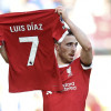 Diogo Jota celebró ayer con la camiseta de su compañero Luis Díaz tras anotar la ventaja de 1-0 durante el partido de la Premier League inglesa entre Liverpool y Nottingham Forest en Liverpool, Gran Bretaña.