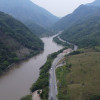 Como "un canal de Panamá por tierra" define Gustavo Adolfo Bernal Jaramillo, gerente de la concesión Pacífico Dos, al proyecto vial que quiere conectar al puerto de Buenaventura (Valle) con el de Urabá (Antioquia), que se inauguraría en el 2025. La concesiones Dos y Tres ya tienen avances del 100%, mientras que la Uno presenta retrasos. Gremios de Caldas ansían la apertura del embarcadero antioqueño.