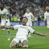 El delantero del Real Madrid Joselu celebra el segundo gol del equipo madridista durante el encuentro correspondiente a la vuelta de las semifinales de la Liga de Campeones que disputaron este miércoles ante el Bayern Múnich en el estadio Santiago Bernabéu, en Madrid.